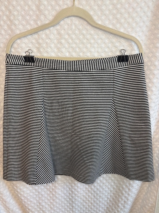 MICHAEL Michael Kors Dresses & Skirts - Michael Michael Kors Black & White Striped A-Line Skirt | Size 12 | Stretch Knit